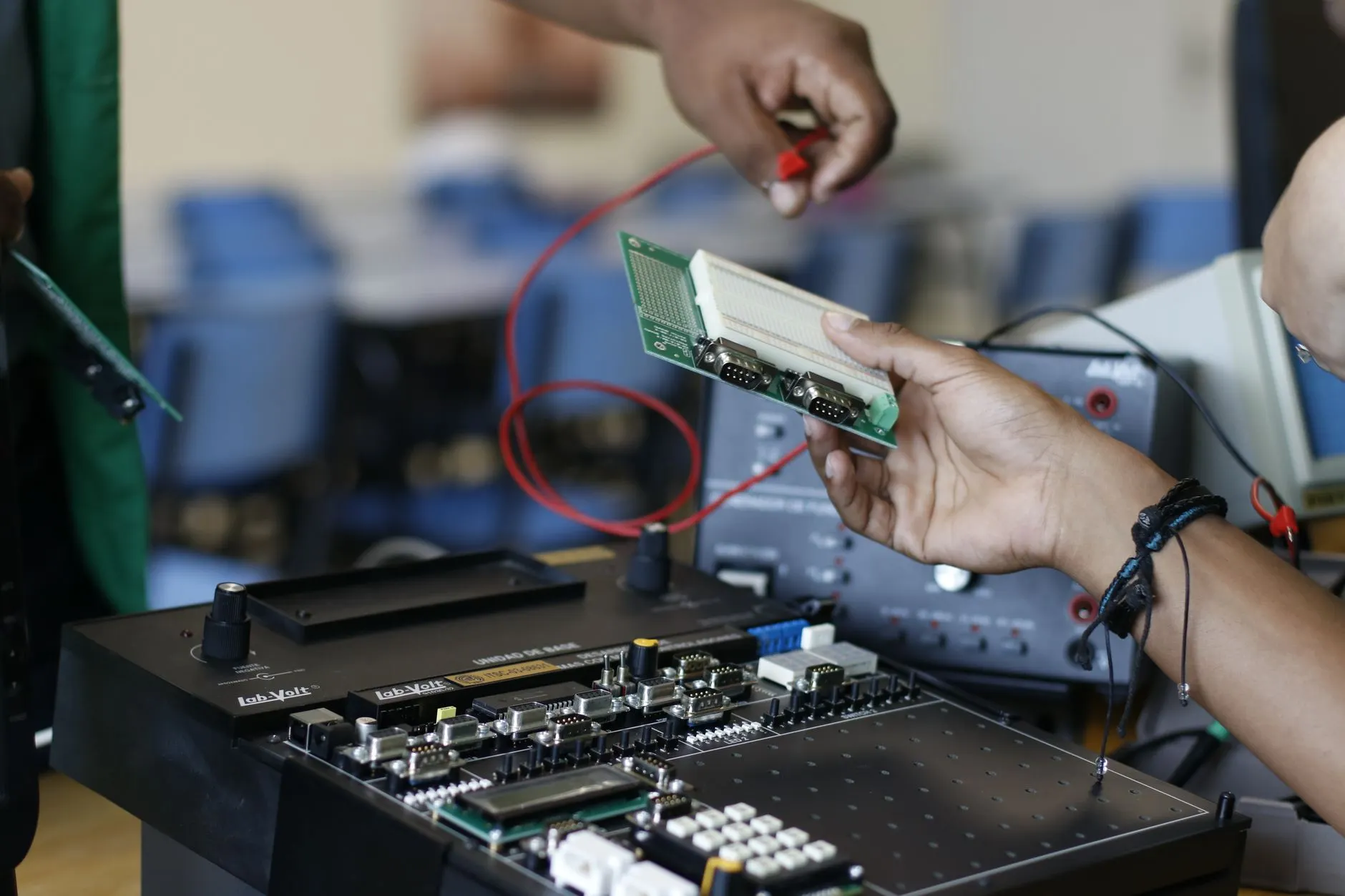 FR4覆铜板与高频板选型对比：PCB制造关键材料解析正文配图 1