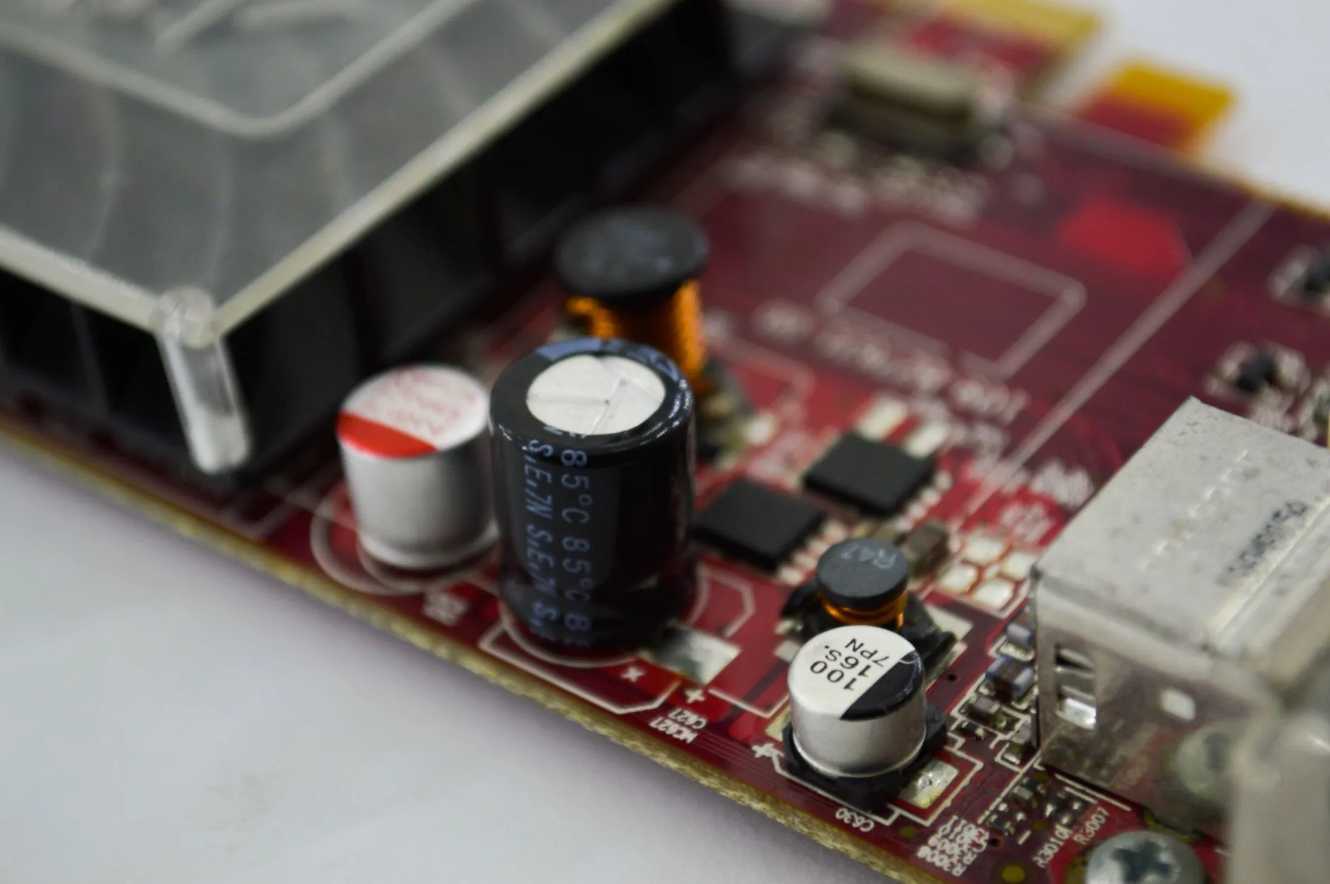 FR4覆铜板与高频板性能差异解析：PCB材料选型的技术要点正文配图 1