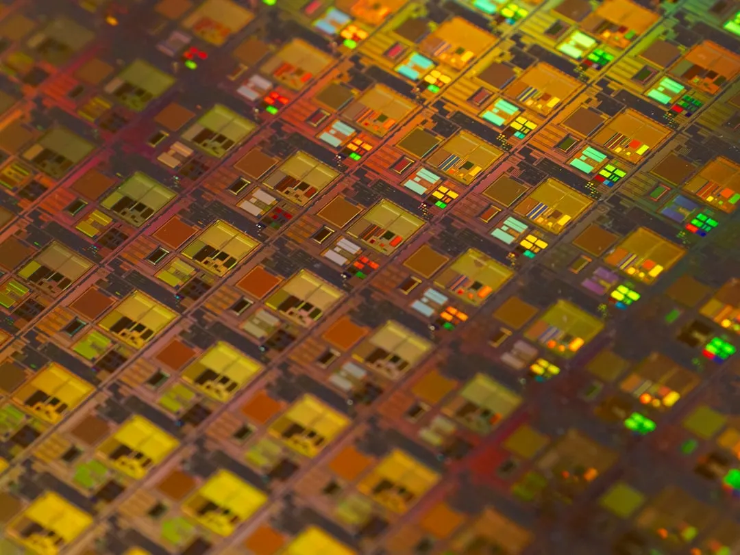 FR4覆铜板与高频板性能差异解析：PCB材料选型关键指标对比
