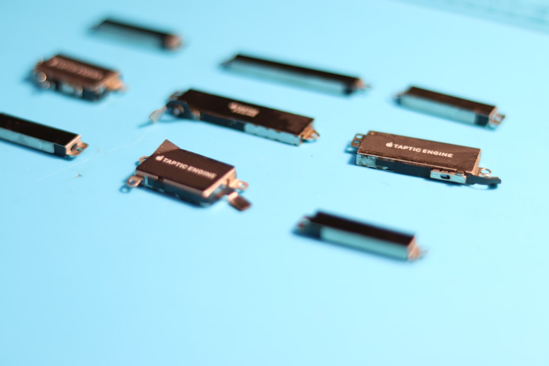 高频PCB材料介质损耗对比：FR4覆铜板与PTFE基板性能差异