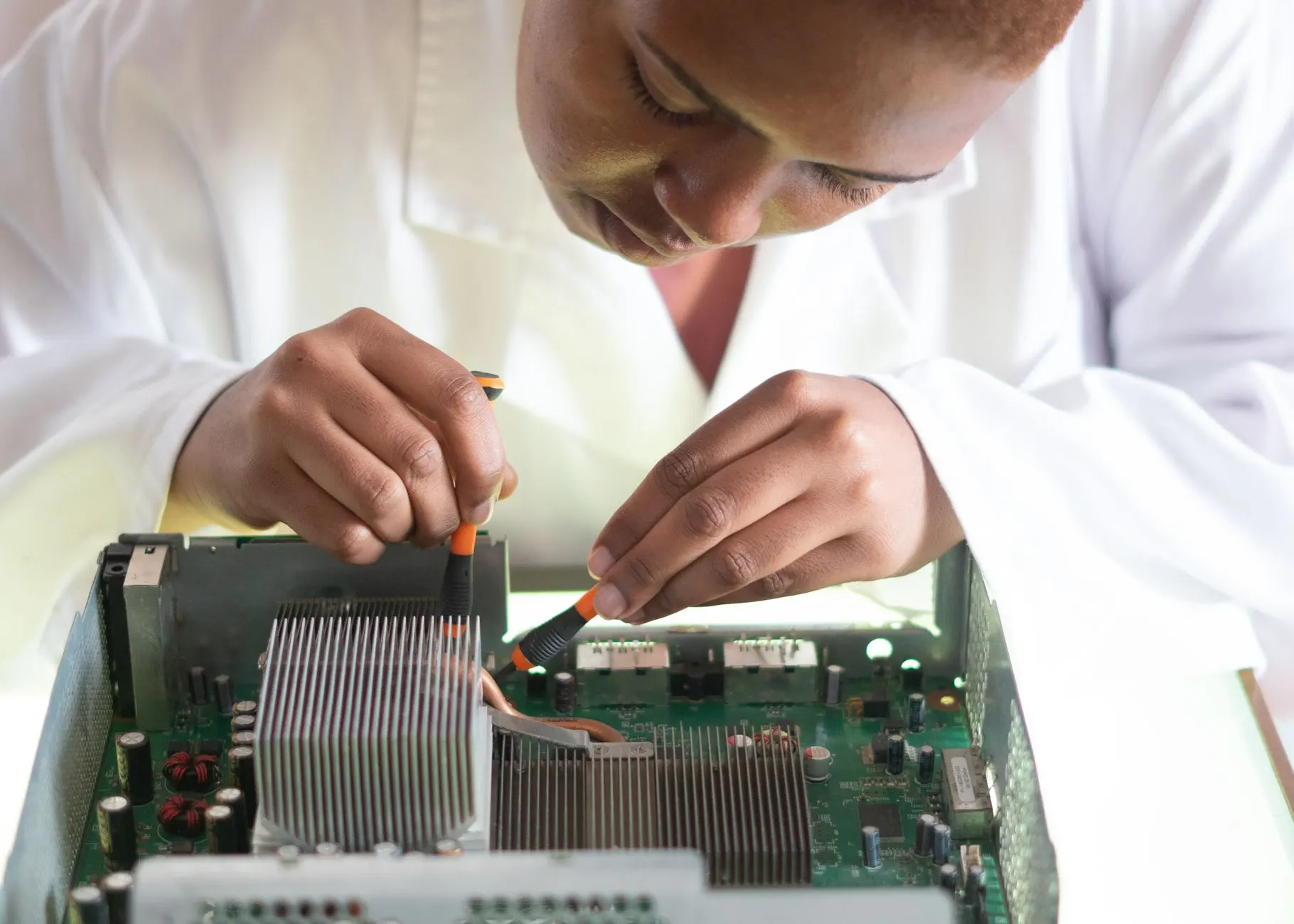 FR4覆铜板与高频板性能差异解析：PCB制造企业如何按需选材