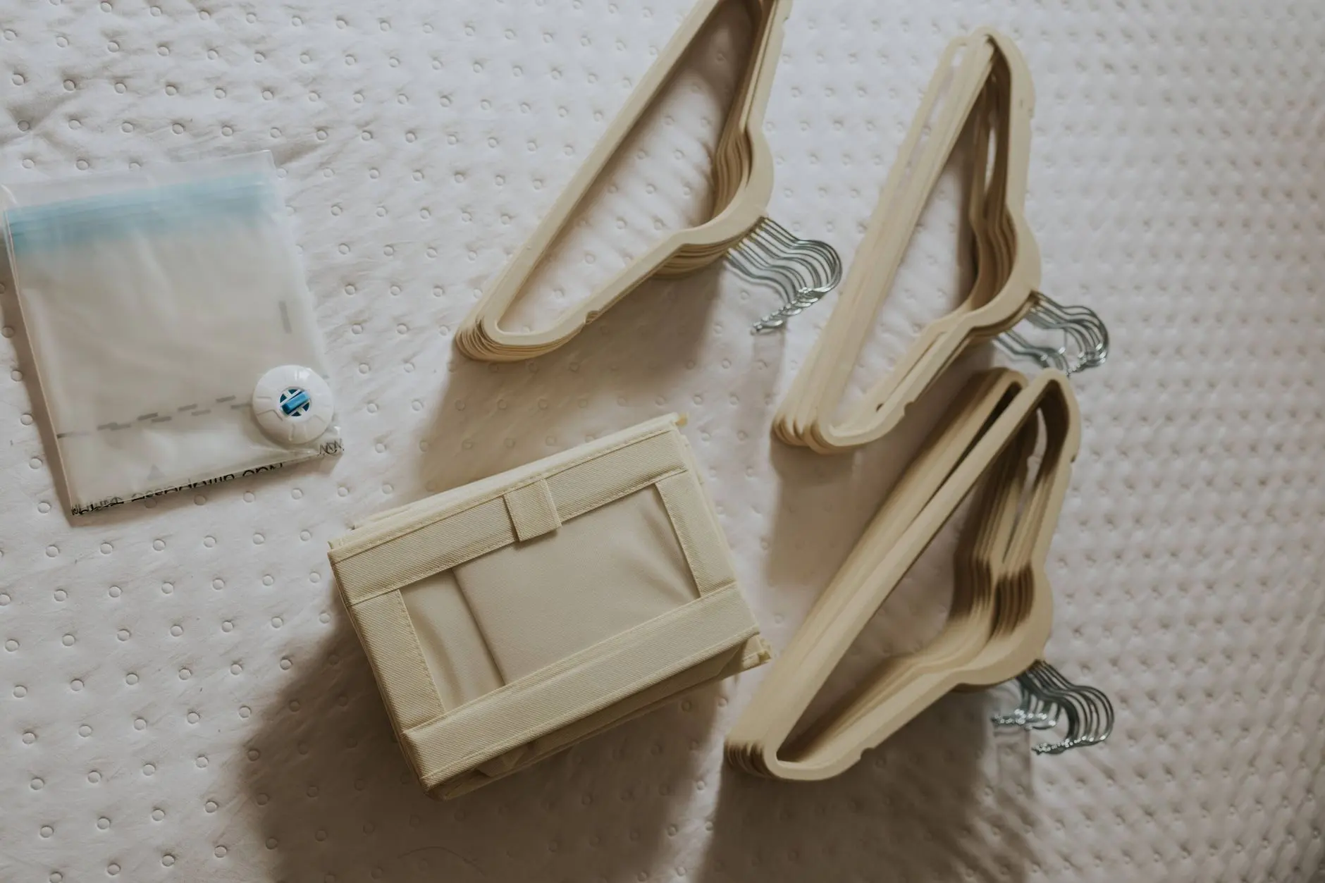 上海朗噔FR4覆铜板与高频板在5G基站PCB应用中的性能对比分析