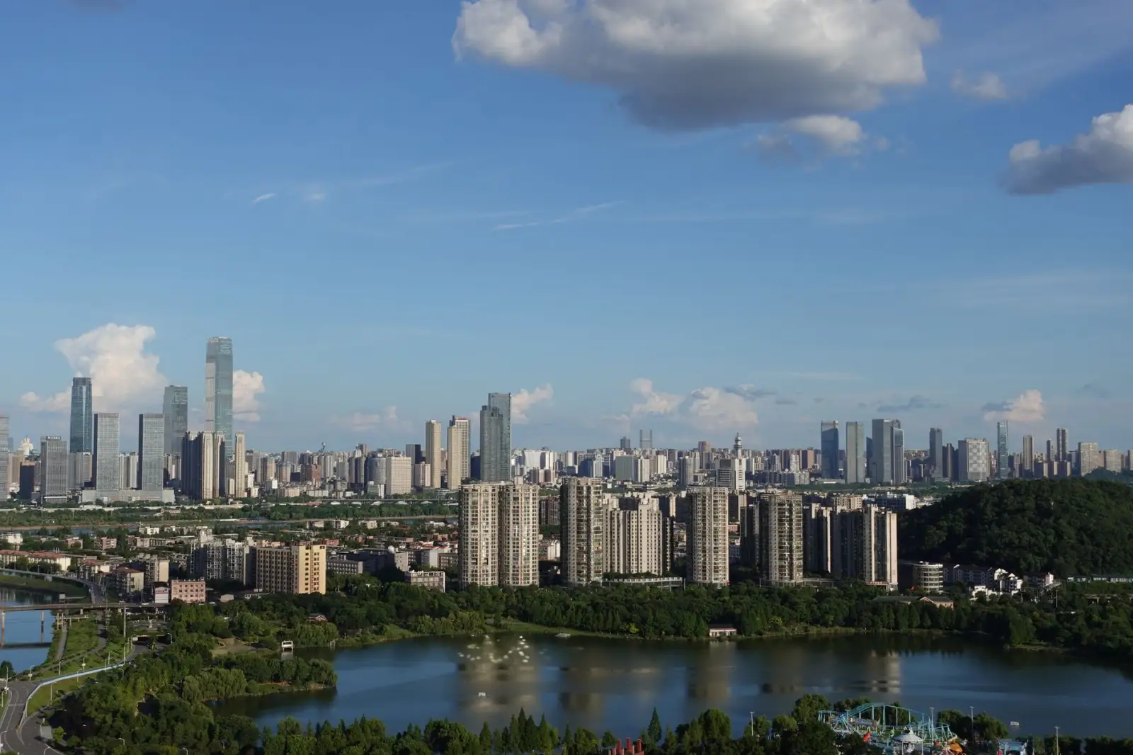 高频板与FR4覆铜板在5G基站应用中的性能对比分析